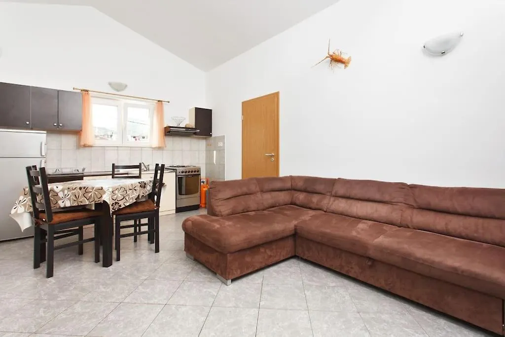 Apartments Mani Trogir 0*,